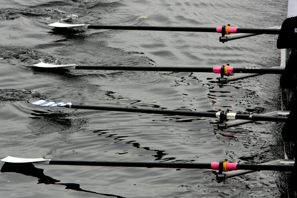 How Compression Helps Rowers and Paddlers: Core Stability and Lower Body Power